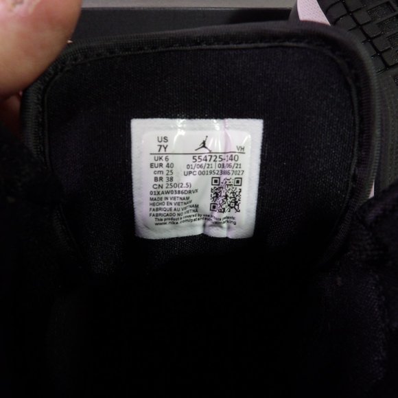 Nike Air Jordan 1 Mid GS Tennis Shoe - Picture 6 of 6